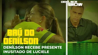 DENÍLSON GANHA PRESENTE INUSITADO DE LUCIELE NO JOGO ABERTO | BAÚ DO DENÍLSON # 36