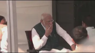 Премьер-министр Индии посетил место крушения поездов