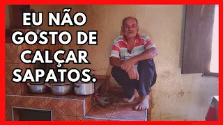 SR. ALENCAR SÓ CALÇA SAPATO PRA IR NA CIDADE.