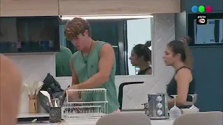 NACHO MOLESTANDO A JULIETA