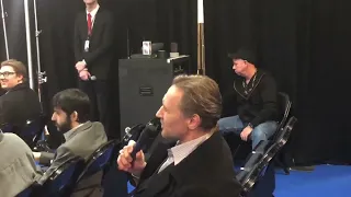 New York Rangers Alexei Kovalev asks Coach Keenan about playing him for a 7 minute shift! 🤷‍♂️