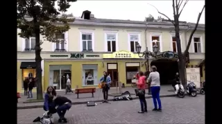 Street musician (guitarist) and the storm / Уличный музыкант (гитарист) и шторм