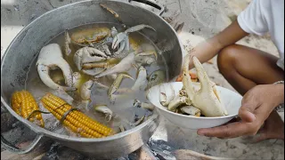 Outdoor Cooking LIVE Crabs SPICY | Jamaican Street Food in Kingston STYLE