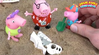 Peppa Pig découvre des fossiles de DINOSAURES à la plage ! Vidéo éducative et jouets pour enfants !