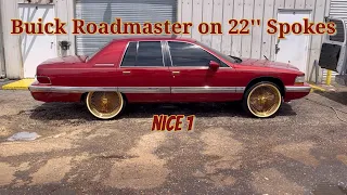 Buick Roadmaster on 22" Spoke Detailing