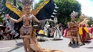 Keseruan nonton Pawai Isen Mulang Dirgahayu Kalteng Ke 67 Tahun