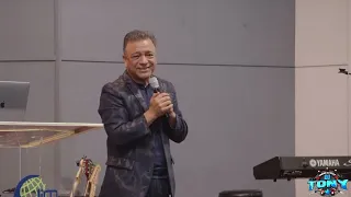 Óscar Medina cuenta su testimonio Dios le sanó de Cáncer