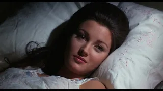 Trick to Love Scene (Roger Moore & Jane Seymour) - Live and Let Die (1973)