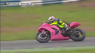 Piloto comemora vitória antes da hora e acaba ultrapassado por adversário no Superbike Brasil