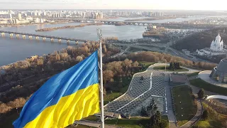 Найвищий прапор України та монумент Батьківщина мати!!!