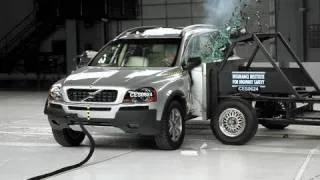 2006 Volvo XC90 side IIHS crash test