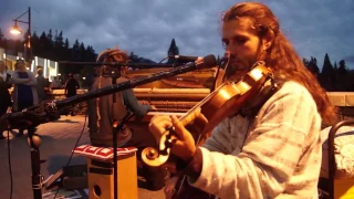 Piano Busker and Vojta Violinist in Queenstown