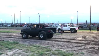 Texas Mud Drags Blazer vs Stepside Squarebody Dirt Drag Racing