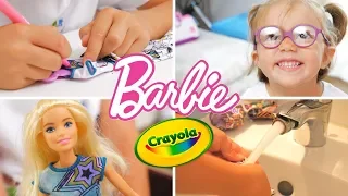 BARBIE CRAYOLA 🎨: Coloriamo e Laviamo i Vestiti di Barbie