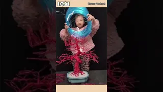 OMG | Little Chinese girl bends metal wires to shape incredible Bonsai