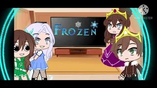 Past Elsa and Anna and their parents react to an  AMV