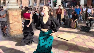 Sevillanas en la Plaza España de Sevilla. #españa #sevilla #sevillanas #flamenco #viajandoconshayra