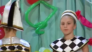 Танцює "Україночка"-балетмейстер Тетяна Горошевська.Чернівці.