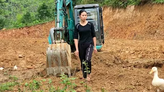 Excavators excavate the ground, level the ground Preparing to build a new house | Dang Thi Mui