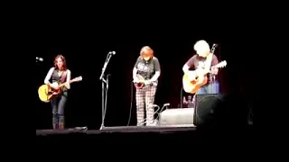 indigo girls: 2008-06-10: don't think twice it's all right - little rock, ark (with brandi carlile)