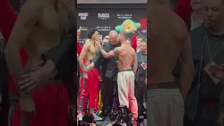 Caleb Plant Puts His Hands on David Benavidez at Face Off