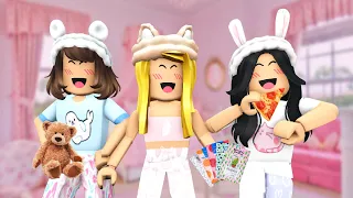 Fiesta de PIJAMAS y una Invitada no DESEADA | Mamá vs Roblox