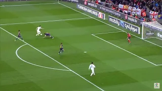 Di maria destroza a Puyol