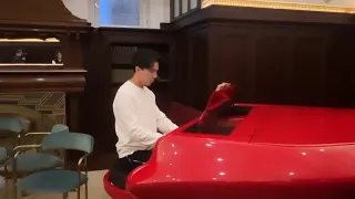 Dimash playing "Kusni Korlan" on the piano, Hungary