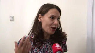 DEPUTETJA «E PAVARUR» E PDIU, ELENA XHINA «NUK KAM KALUAR TEK PS, VOTOJ SIPAS BINDJEVE PERSONALE» LA