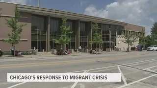 Nearly 1,000 migrants living at Chicago Police Stations waiting for space at city shelters