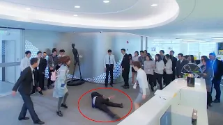 The manager bullied Cinderella, but was thrown to the ground by Cinderella, shocking everyone!