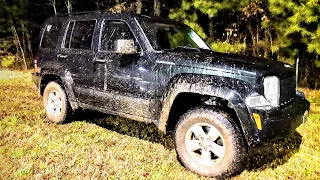 Jeep Liberty KK in the mud, it's getting slipperier! 😬