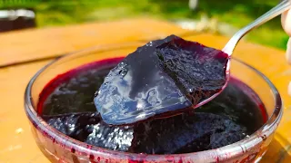 BLACKCURRANT JELLY. Thick as jelly. Even a spoon is worth it!