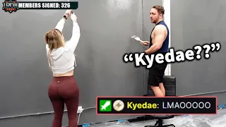 Mizkif catches Kyedae "looking"