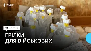 У Горбівцях на Буковині волонтери роблять хімічні грілки для військових