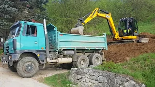 JCB 8085 loading TATRA 815