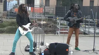 Musica reggae - Artisti di strada con chitarra elettrica