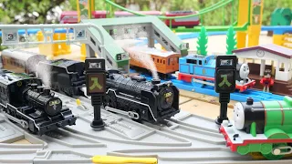 Plarail SL with steam gushing out ☆ Auto switching course where Thomas the Tank Engine runs