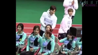SUHO (EXO) dancing to Russian Roulette to cheer for Red Velvet