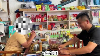 95后小伙摆摊卖面筋，紧子今天上门还债，债主说，不用