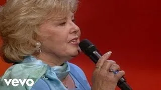 Jeanne Johnson - When All of God's Singers Get Home [Live]