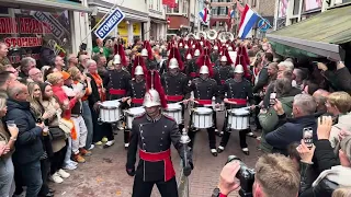 Kamper Trompetter Korps tijdens de straatparade in de Geerstraat 27 april 2024.