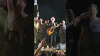 Berry Sakharof sings Shir Lama'alot with hundreds of IDF combat soldiers - version 2