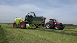 Gras hakselen met Claas Jaguar 940 en 2 Case IH trekkers door loonbedrijf H van Haarst (2023)