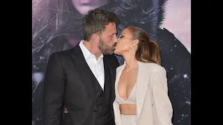 Jennifer Lopez, Ben Affleck displaying some PDA at the red carpet in Los Angeles