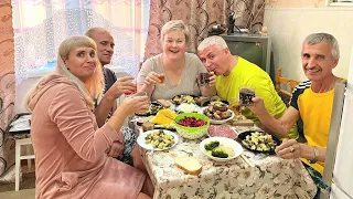 Мукбанг ПИРУЕМ всей СЕМЬЁЙ! ОТМЕТИЛИ наш приезд из Таиланда!ПЬЁМ и вкусно кушаем) Семейный УЖИН