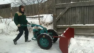 Мотоблок МТЗ-05 Беларус уборка снега отвалом.