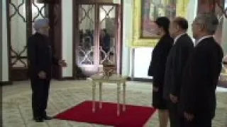 Singh meets counterpart Yingluck, comments after signing ceremony