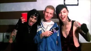 Andy Biersack y C.C leen un poema sad (Feat. Clow Tamaki) (Parodia BVB)