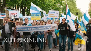 Demo russischer Bürger in Düsseldorf gegen den Angriffskrieg in der Ukraine